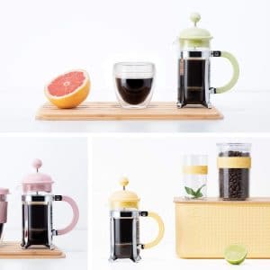 Les cafetières Bodum colorées accompagnent un petit déjeuner vitaminé